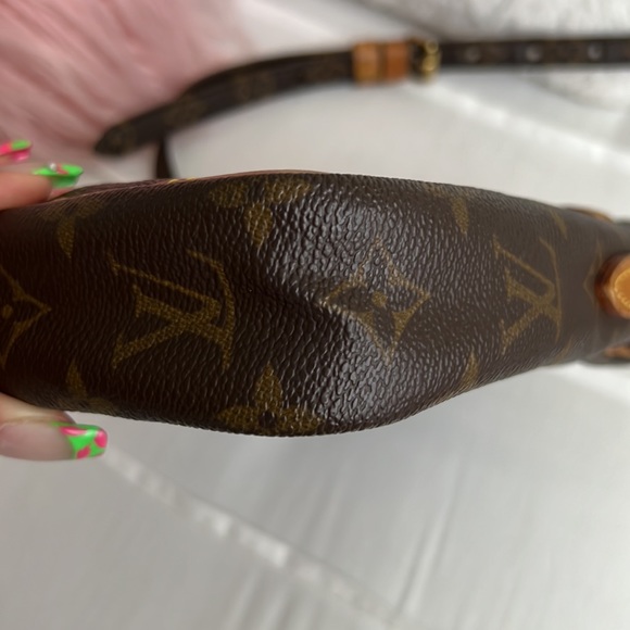 Authentic Louis Vuitton Danube - Picture 12 of 15